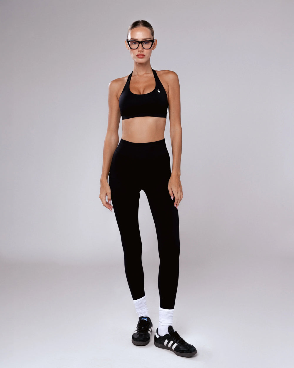 טייץ ספורט מחטב AURA BLACK בצבע שחור – גזרה גבוהה, צורת V מאחור, בד SEAMLESS, Inner Dragon