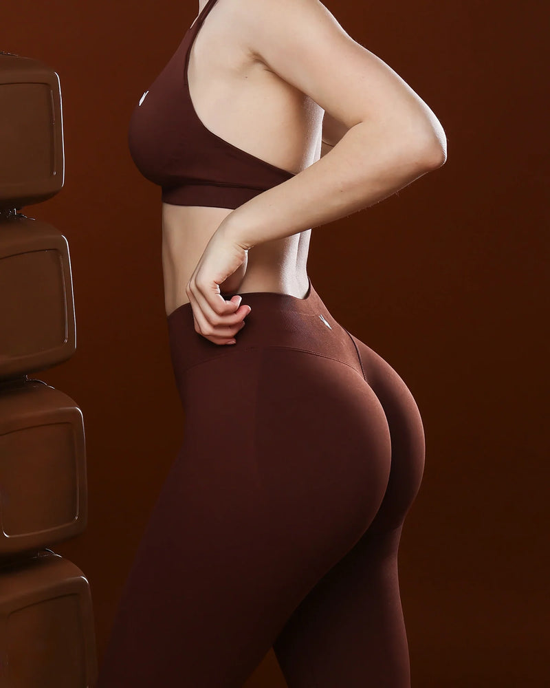 טייץ AURA CHOCOLATE חום שוקולד לנשים – מחטב, צורת V מאחור, בד נמתח SEAMLESS, אינר דרגון