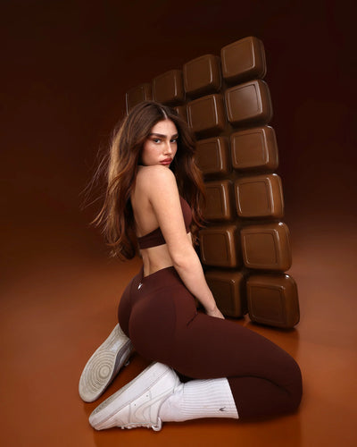טייץ מחטב AURA CHOCOLATE חום שוקולד – גזרה גבוהה, בד SEAMLESS חלק, אינר דרגון
