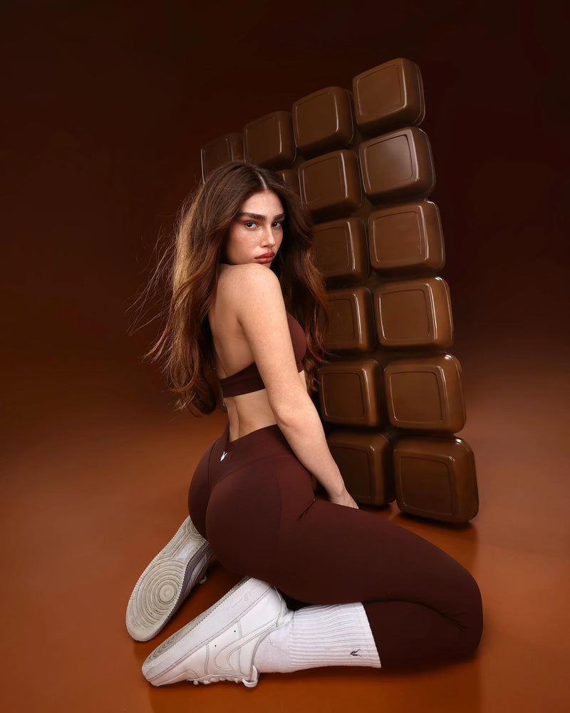 טייץ מחטב AURA CHOCOLATE חום שוקולד – גזרה גבוהה, בד SEAMLESS חלק, אינר דרגון