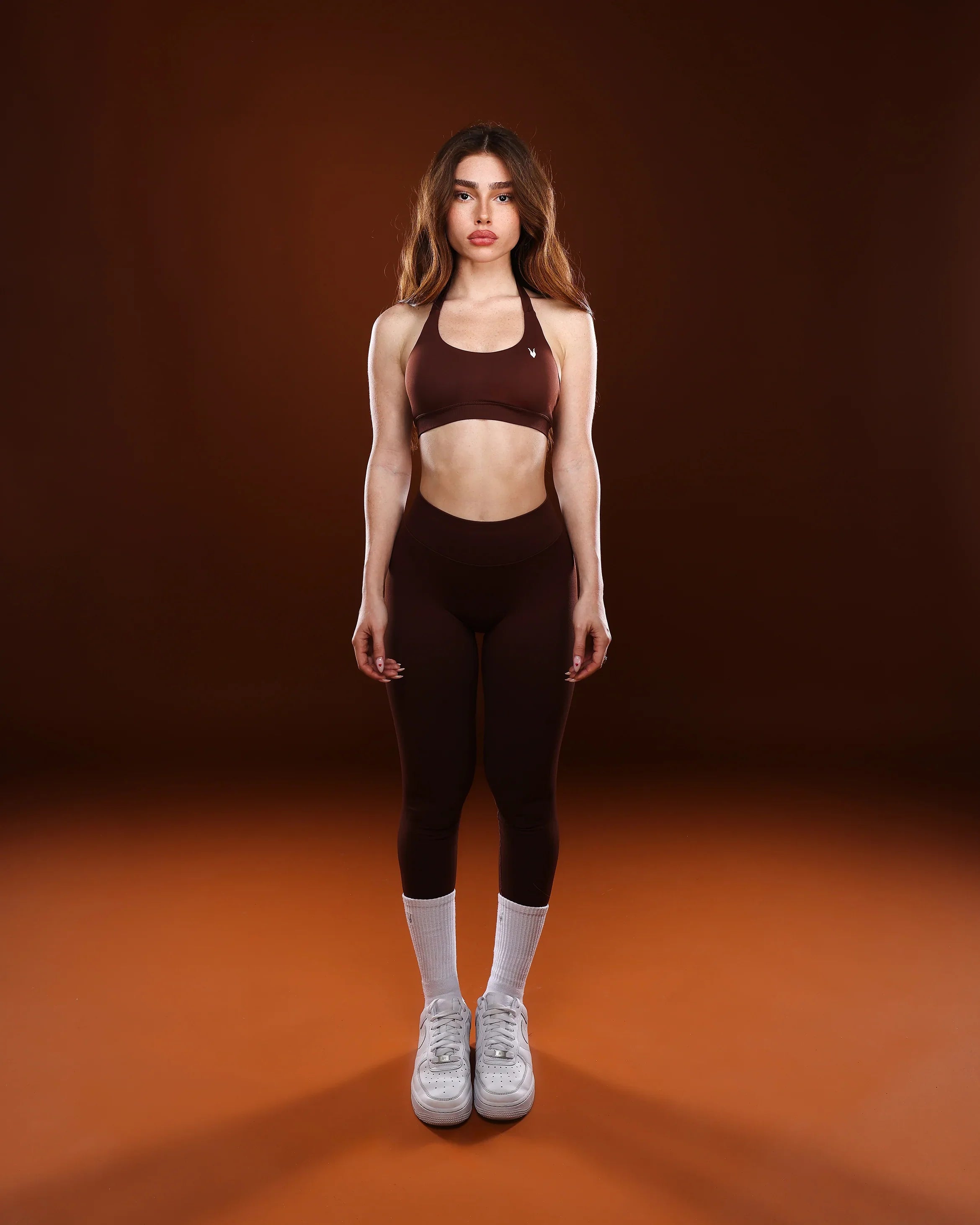 טייץ ספורט AURA CHOCOLATE בגוון חום שוקולד – גזרה גבוהה מחטבת, בד SEAMLESS, Inner Dragon