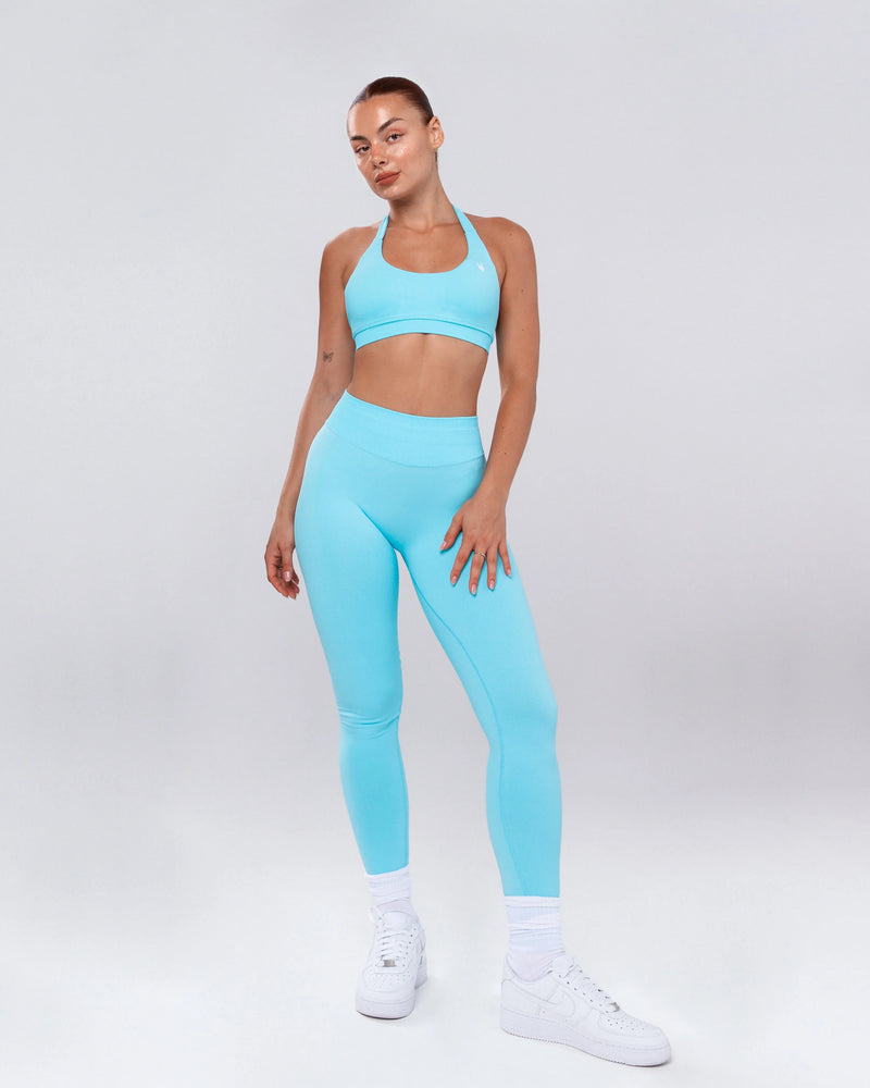 טייץ ספורט תכלת לנשים בגזרת מחטב עם כיווץ בישבן מבית INNER DRAGON – דגם AURA SKY