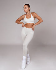 טייץ ספורט מחטב AURA STONE בגוון אפור אבן – בד SEAMLESS חלק, מראה אחיד ומעוצב, Inner Dragon