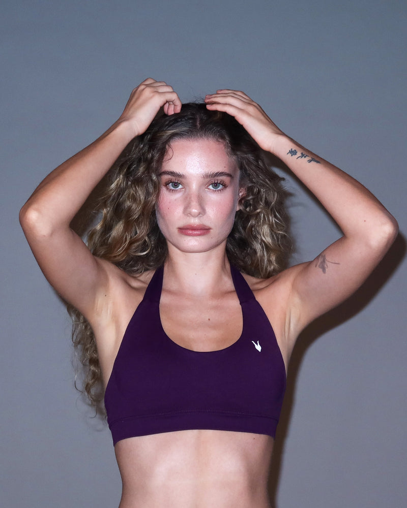 טופ ספורט AURA VIOLET בגוון סגול – גזרה נשית מחמיאה, בד SEAMLESS, Inner Dragon