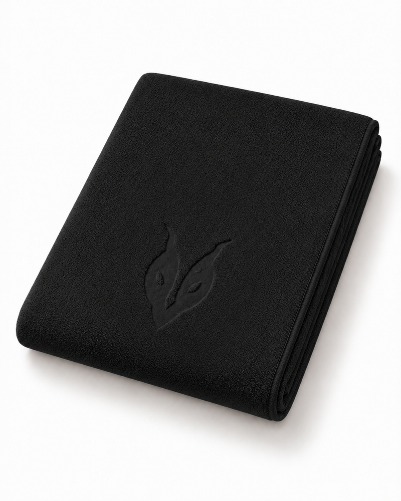 מגבת BLACK TOWEL בצבע שחור עם לוגו Inner Dragon, מוצר מתנה