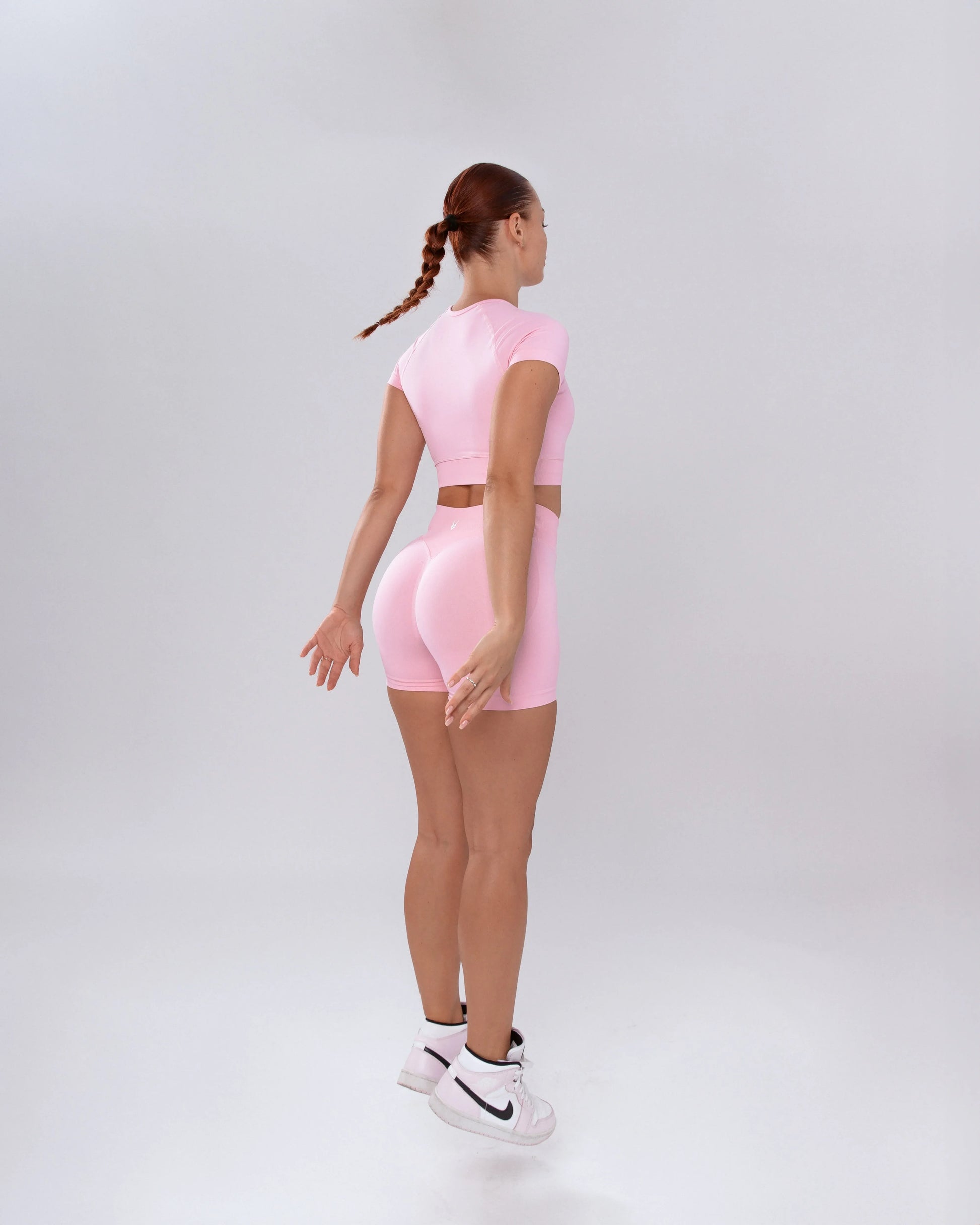 טופ קרופ HERA PINK ורוד לנשים – מחטב ונוח, בד SEAMLESS, אינר דרגון