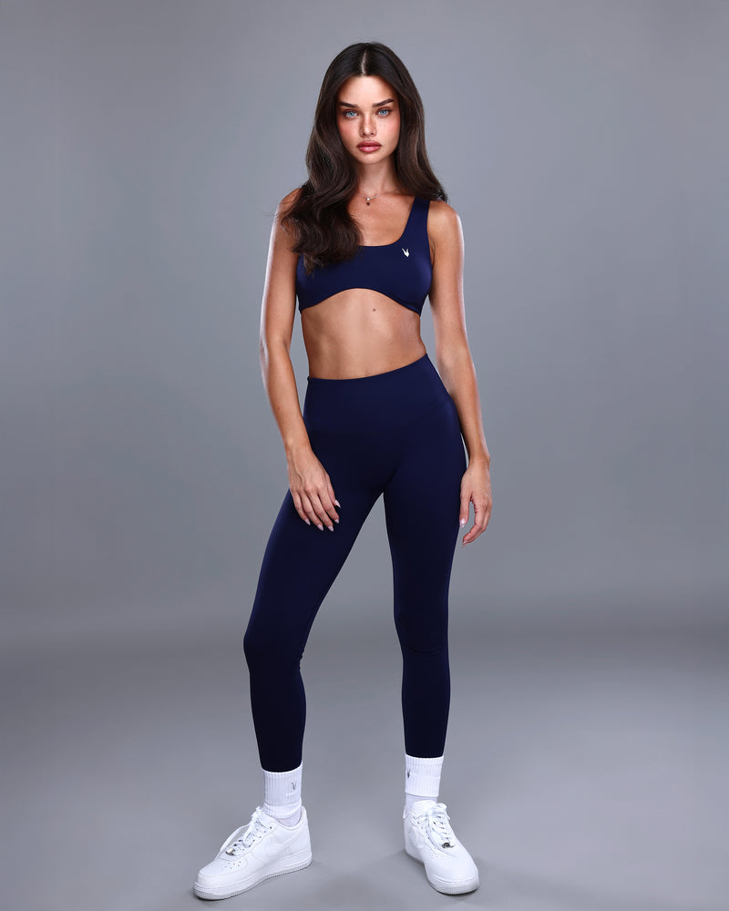 טייץ VENUS NAVY גבוה מבית Inner Dragon – טייץ מחטב עם כיווץ נסתר בגב, בד סימלס איכותי, מעניק תמיכה ונוחות לאימוני יוגה, פילאטיס ואקטיב לייף סטייל