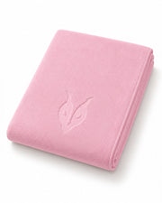 מגבת PINK TOWEL בצבע ורוד עם לוגו Inner Dragon, מוצר מתנה