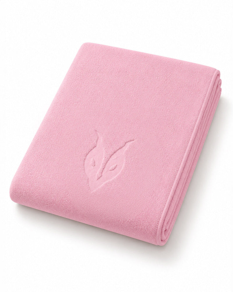 מגבת PINK TOWEL בצבע ורוד עם לוגו Inner Dragon, מוצר מתנה