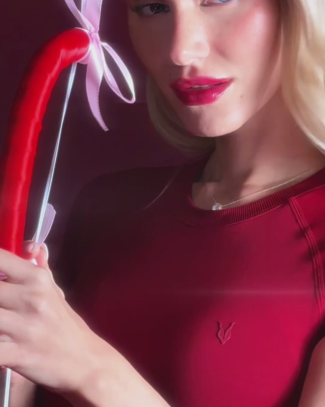 טוען וידאו: FLORA WINE - חולצה מחטבת