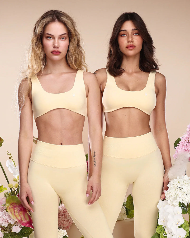 סט בגדי ספורט לנשים בצבע חמאה – טופ מחטב, שני דגמים של VENUS BUTTER, בד אלסטי ונעים, עיצוב ייחודי של אינר דרגון