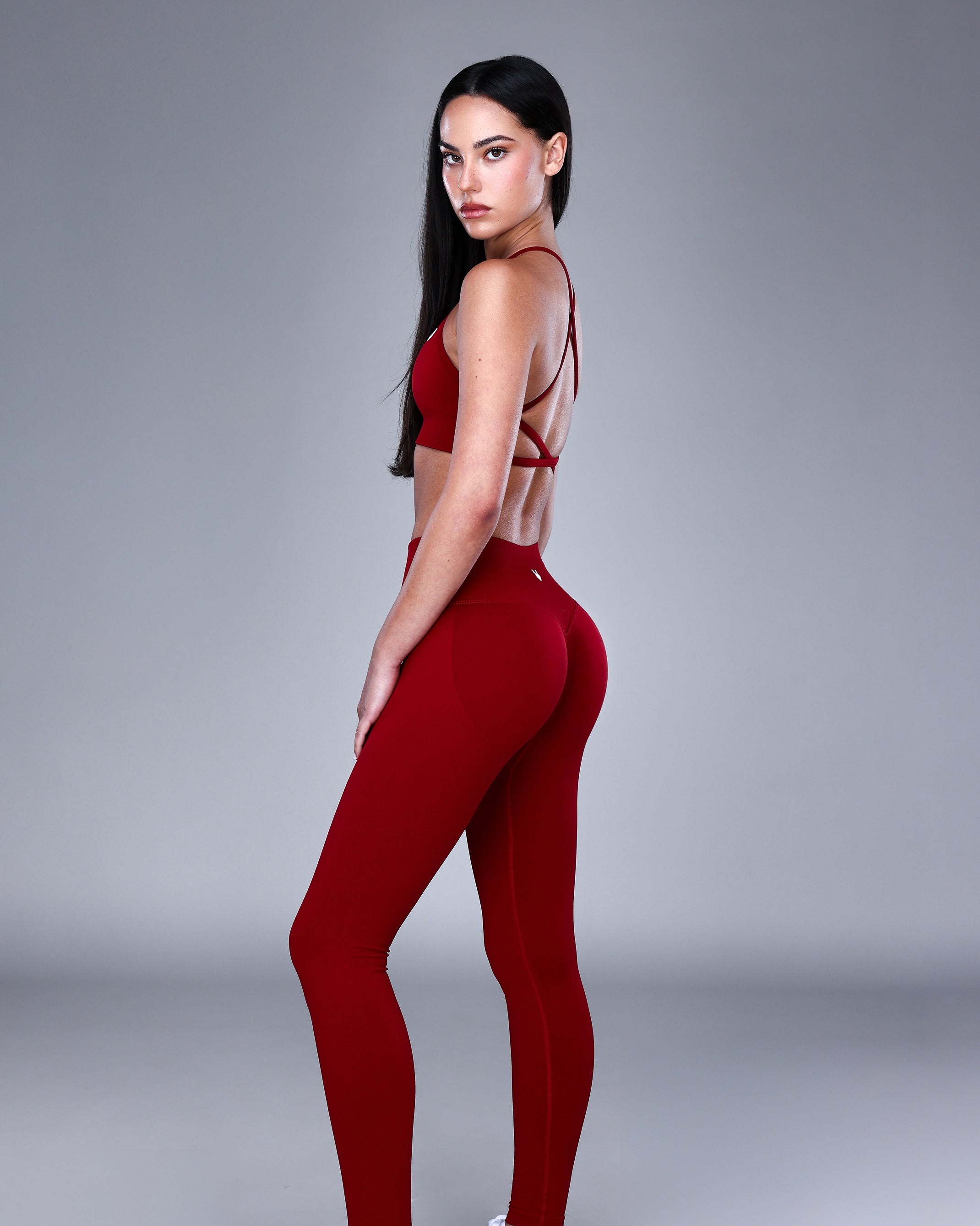 טייץ ספורט VENUS WINE בגוון אדום יין – מחטב ומחמיא, בד SEAMLESS, מתאים לאימון וליום-יום, Inner Dragon